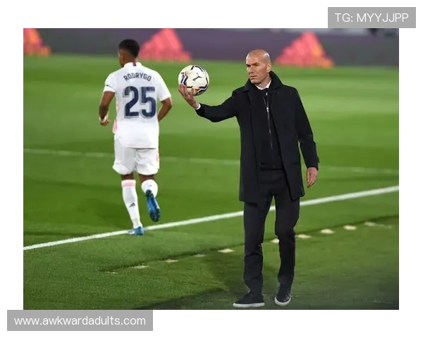 齐达内的战术魅力分析：经典比赛中的决策和影响力值得关注