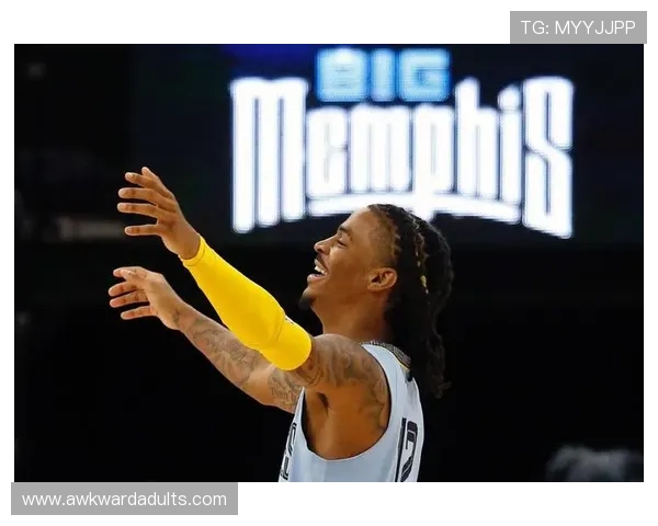 莫兰特又双叒夜店蹦迪了，这回穿的是镶钻拖鞋？